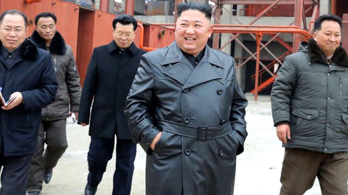 Öldüğü söylenen Kim Jong-un uzun bir aradan sonra ilk kez kamuoyunun önüne çıktı