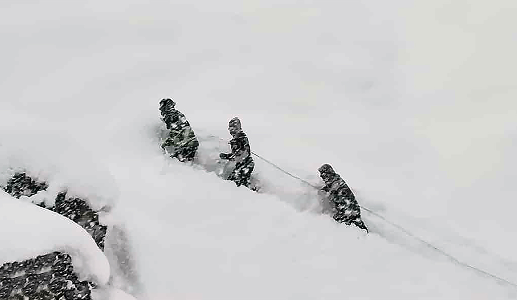 Beytüşşebap’da 2 bin 800 rakımda, 1 metrelik karda arıza giderildi