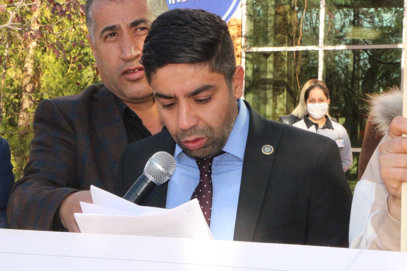 sirnak ta saglik calisanlarindan is birakma eylemi