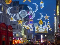 Londra'nın ünlü caddesi ramazan dolayısıyla özel olarak aydınlatıldı