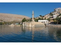 Halfeti'nin simgesi Ulu Cami su yüzeyinden yükseltilerek turizme kazandırılacak