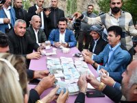 Jirki Aşiret Düğününde Damat ve Geline 1 Milyon 150 Bin Lira Altın Ve Para Takıldı