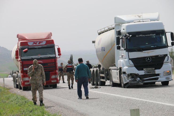 Adıyaman'da tır ile hafif ticari araç çarpıştı: 4 yaralı