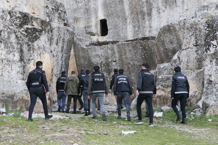 Şanlıurfa'da motosikletli narkotimler mağaralar bölgesinde uygulama yaptı