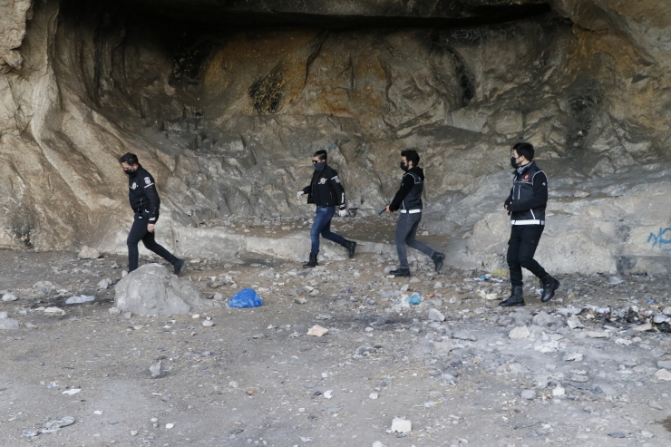 Şanlıurfa'da motosikletli narkotimler mağaralar bölgesinde uygulama yaptı