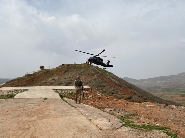 Siirt Valisi Hacıbektaşoğlu, terör örgütü PKK'ya yönelik operasyonun sürdüğü bölgede inceleme yaptı