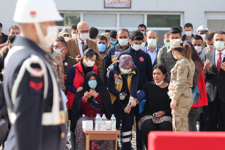 Siirt'te terör örgütü PKK'ya yönelik operasyonda şehit olan asker için tören düzenlendi