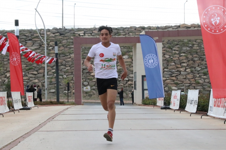 Şanlıurfa'da Kurtuluş Koşusu 450 sporcunun katılımıyla gerçekleşti