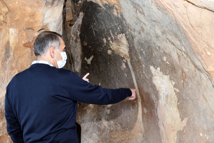 Vali Çuhadar Palanlı Mağarasında incelemelerde bulundu