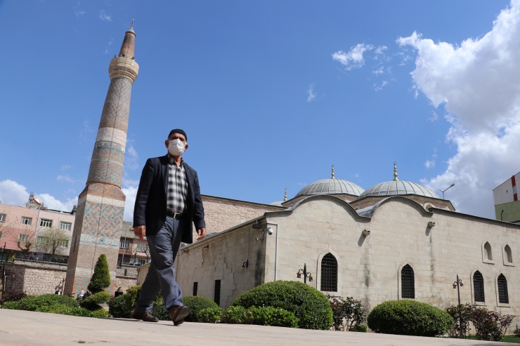 RAHMET VE BEREKET AYI: RAMAZAN - Güneydoğu'daki ecdat yadigarı camiler ramazana hazır