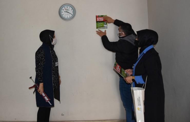 Nusaybin'de 611 bina girişine afet ve acil durumlarda toplanma alanlarını gösteren tabela asıldı