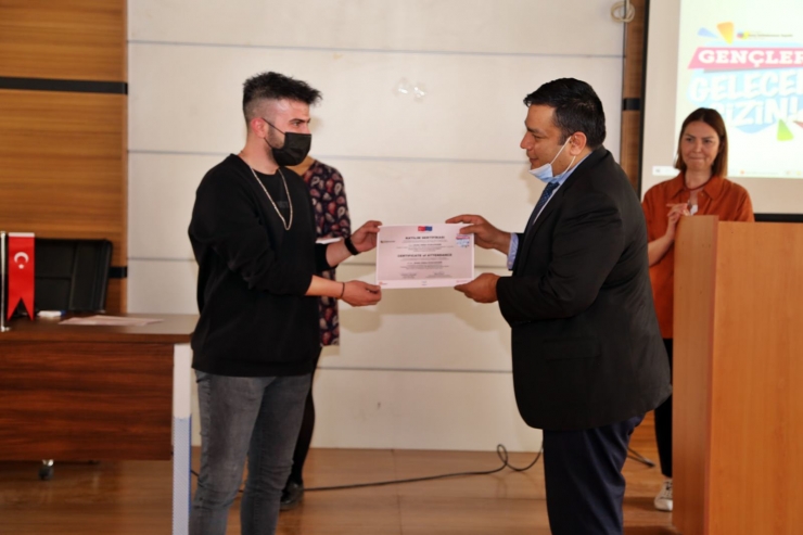 Siirt'te 23 kursiyere uygulamalı girişimcilik sertifikası verildi