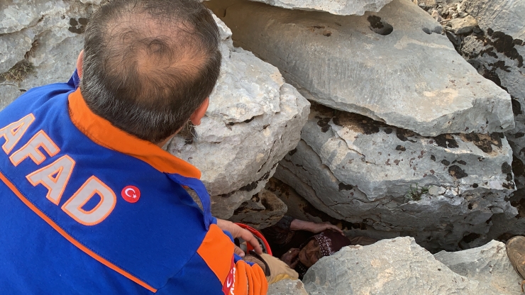 Adıyaman'da 3 gündür kayıp olarak aranan alzaymır hastası yaşlı kadın kayalıkların arasında bulundu
