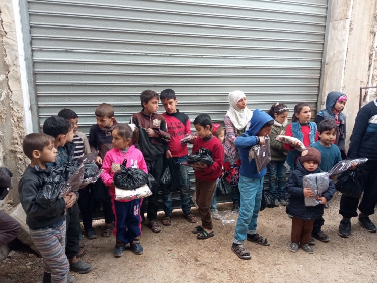 İMKANDER'den Suriye'deki ailelere gıda ve kıyafet yardımı