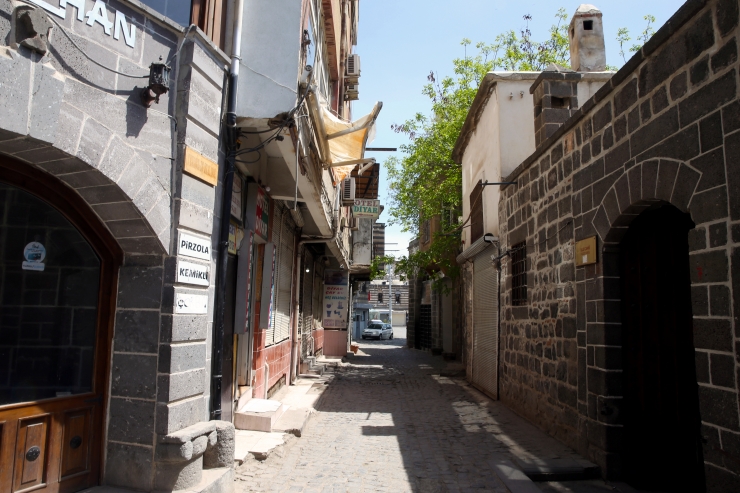 Diyarbakır'da sokağa çıkma kısıtlamasında sessizlik hakim oldu