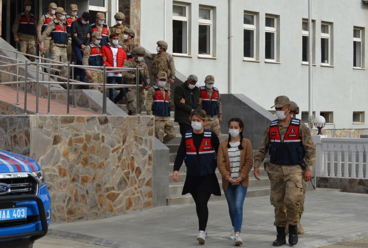 Gaziantep'te PKK/KCK'ya yönelik operasyonda gözaltına alınan 5 kişiden biri tutuklandı