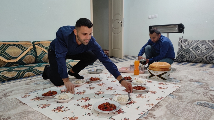 TÜGŞAV Şırnak Şube Başkanı Türkan iftarda şehit ailesinin evine konuk oldu