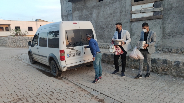 TÜGŞAV Şırnak Şube Başkanı Türkan iftarda şehit ailesinin evine konuk oldu