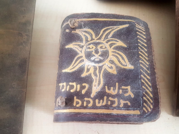 Şanlıurfa'da tarihi eser niteliği taşıyan kitap ve eserler ele geçirildi