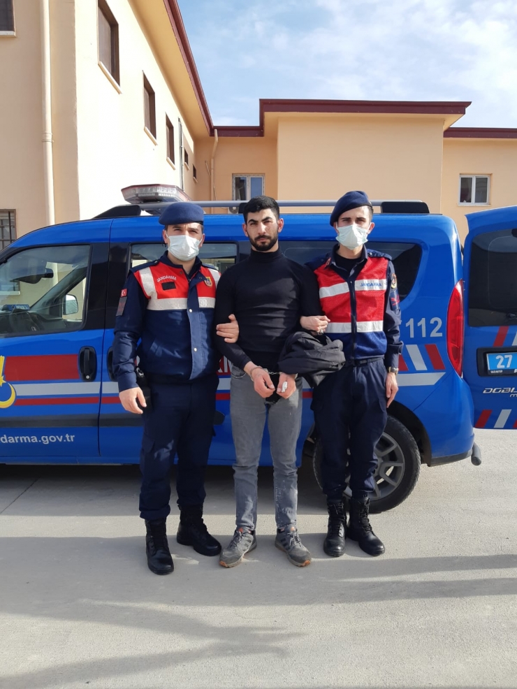Gaziantep'te bağ evinden hırsızlık yaparken suçüstü yakalanan 3 zanlı tutuklandı