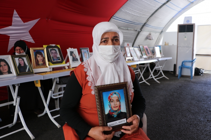 Evlatlarını çocuk yaşta terörün pençesine kaptıran Diyarbakır anneleri, 23 Nisan'ı buruk karşılıyor