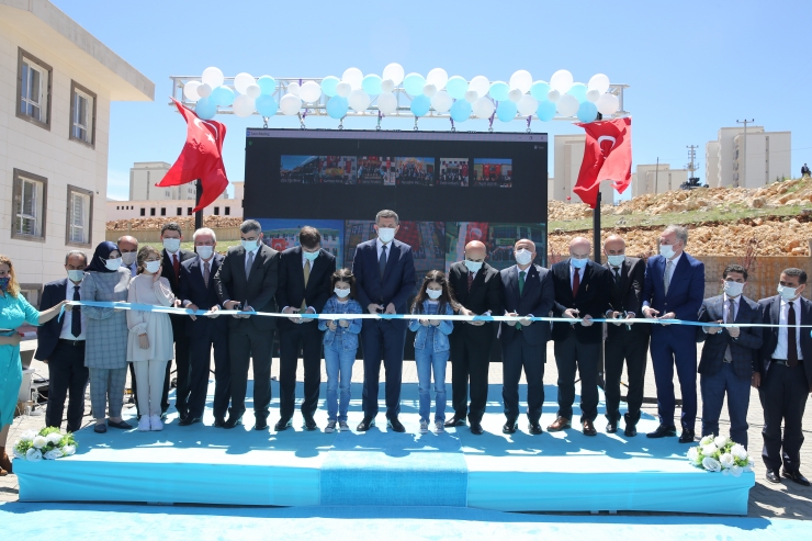 Milli Eğitim Bakanı Selçuk Mardin'de yapımı tamamlanan eğitim tesislerinin açılışını gerçekleştirdi: