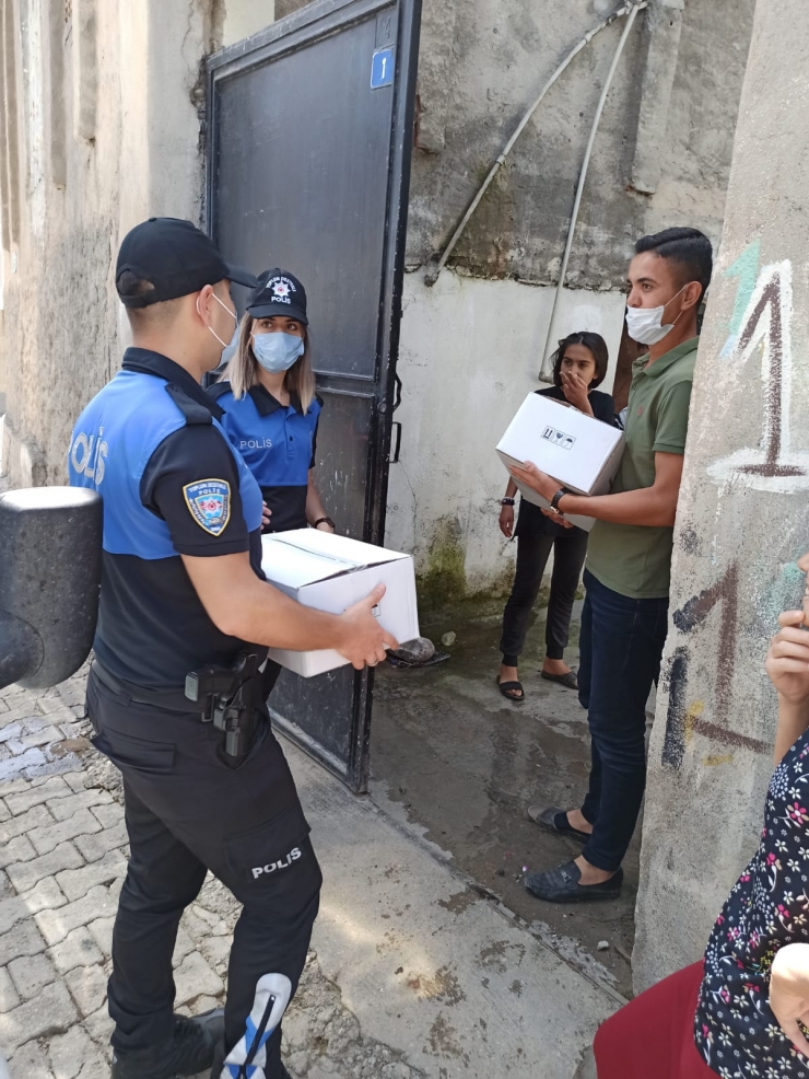Şırnak'ta polis, ihtiyaç sahibi 150 aileye gıda yardımı yaptı