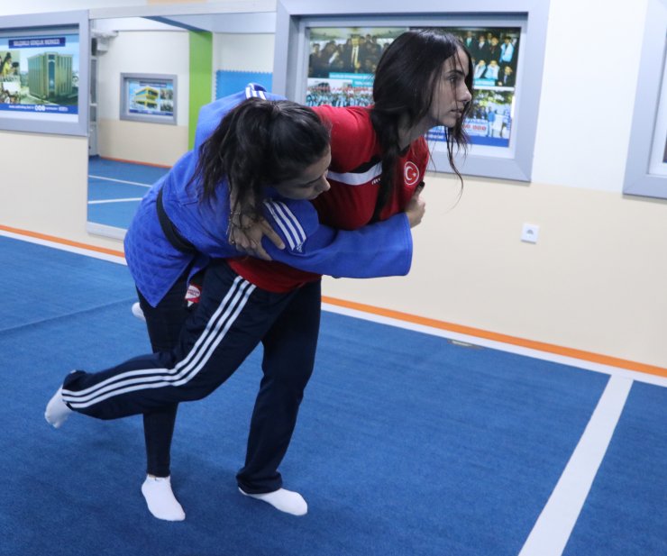 İşitme engelli judocular başarılarıyla Gaziantep'i gururlandırıyor