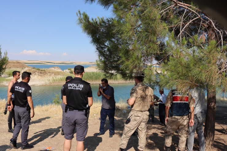 Adıyaman'da Atatürk Baraj Gölü'ne giren 4 kişiden 2'si boğuldu