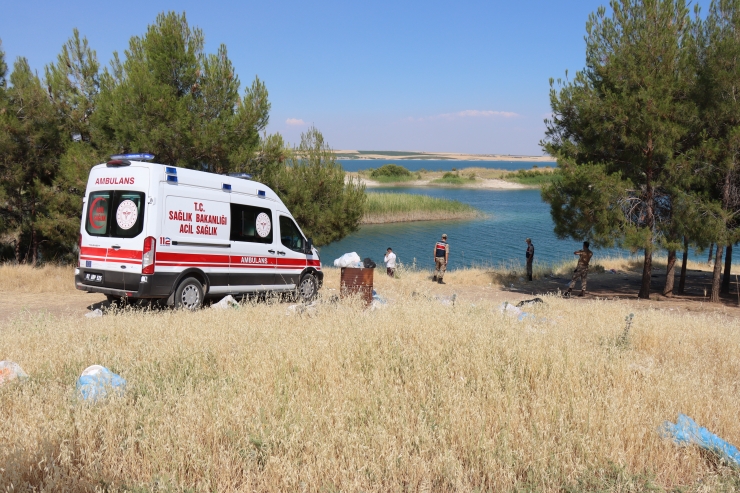 Adıyaman'da Atatürk Baraj Gölü'ne giren 4 kişiden 2'si boğuldu