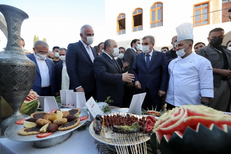 Bakanlar Ersoy ve Varank, Şanlıurfa'da Gastronomi Merkezi'nin açılışına katıldı