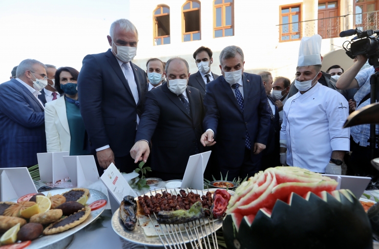 Bakanlar Ersoy ve Varank, Şanlıurfa'da Gastronomi Merkezi'nin açılışına katıldı