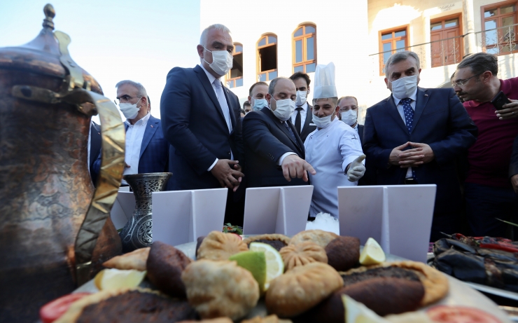 Bakanlar Ersoy ve Varank, Şanlıurfa'da Gastronomi Merkezi'nin açılışına katıldı