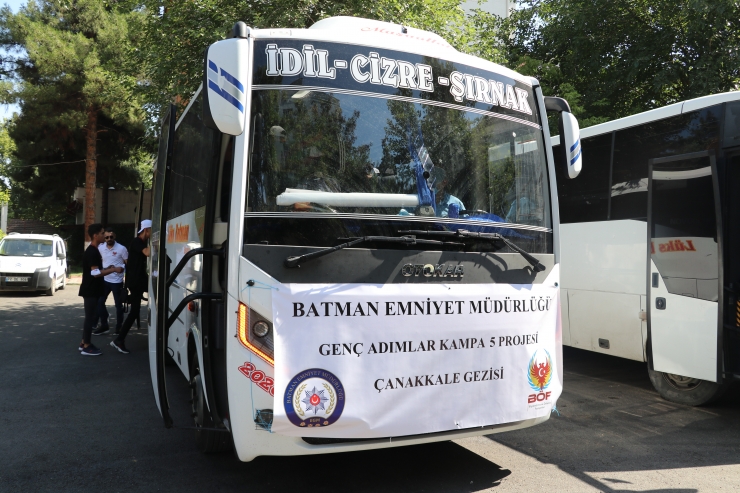 Batman'da emniyet müdürlüğünün projesiyle 23 öğrenci Çanakkale'ye uğurlandı