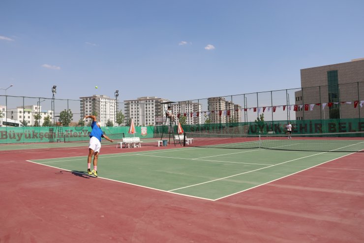 Teniste Göbeklitepe Büyükler Yaz Kupası sona erdi