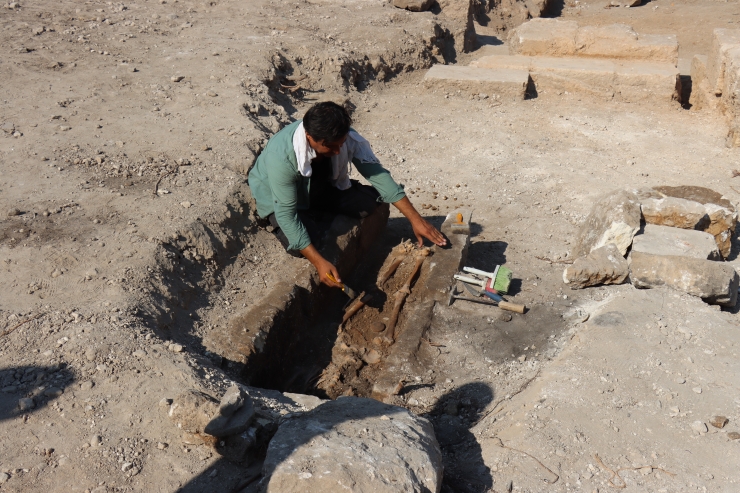 Adıyaman'da kazı çalışmalarında Bizans dönemine ait mezar ve insan iskeleti bulundu