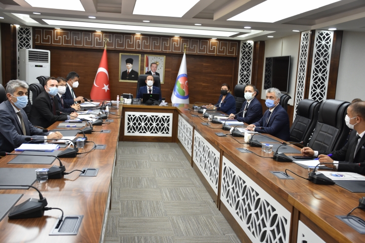 Şırnak'ta düzenlenen toplantıda bu yıl hayata geçirilen ve yapımı süren yatırımlar görüşüldü