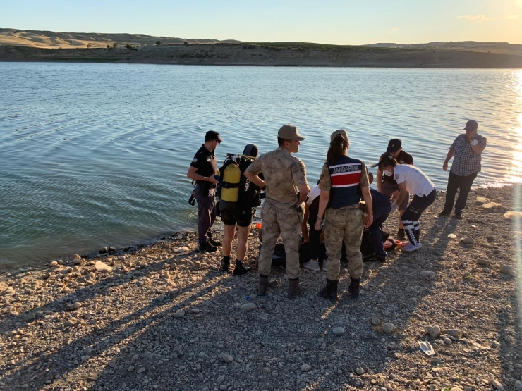 Adıyaman'da serinlemek için Atatürk Baraj Gölü'nü giren genç boğuldu