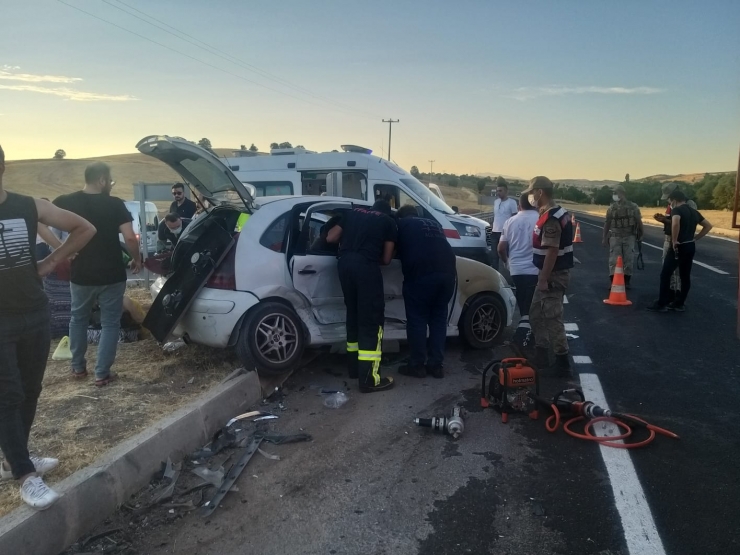 Adıyaman’da iki otomobil çarpıştı: 4 yaralı