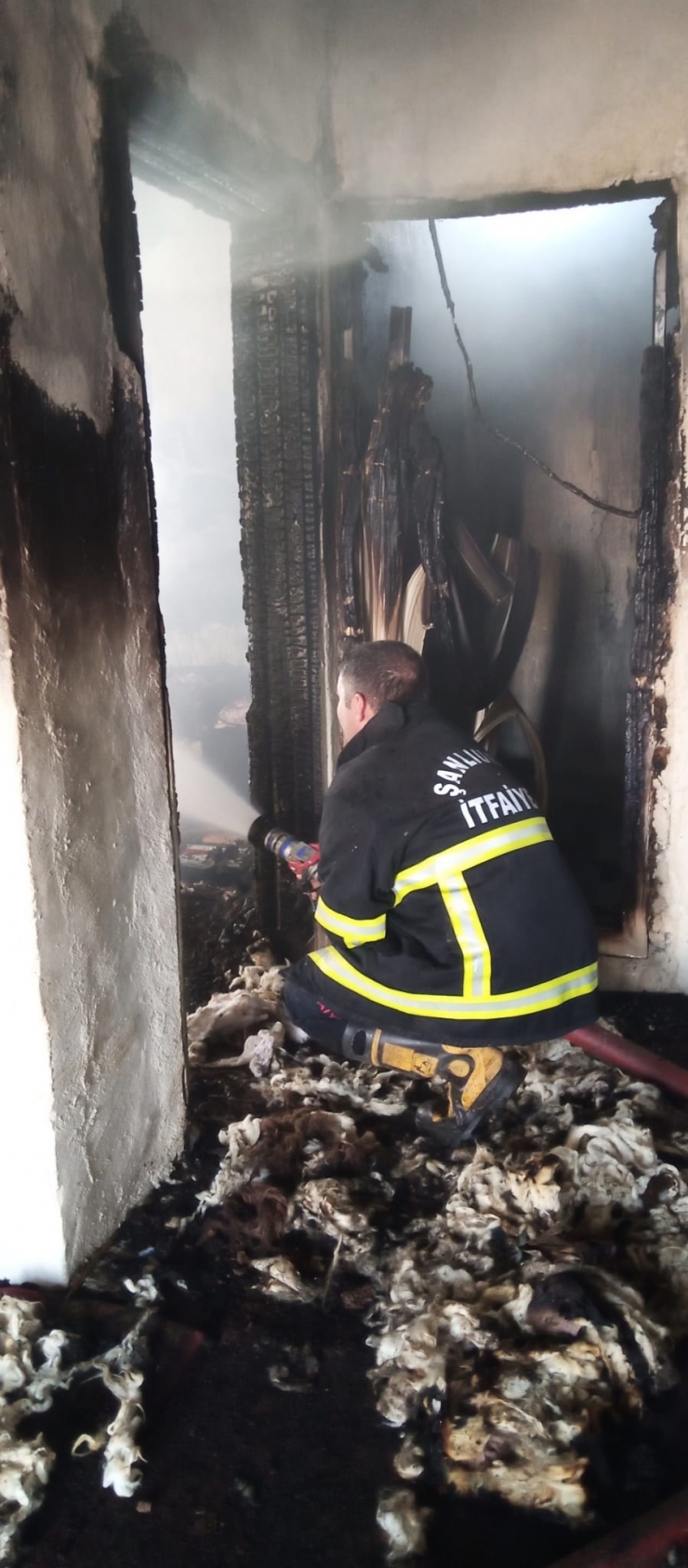 Şanlıurfa'da ev yangını hasara neden oldu