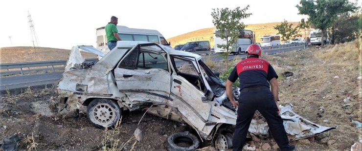 Şanlıurfa'da otomobil ile minibüs çarpıştı: 2 yaralı