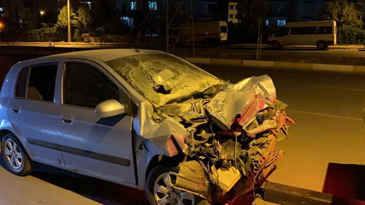 Adıyaman'da 3 aracın karıştığı trafik kazasında 8 kişi yaralandı