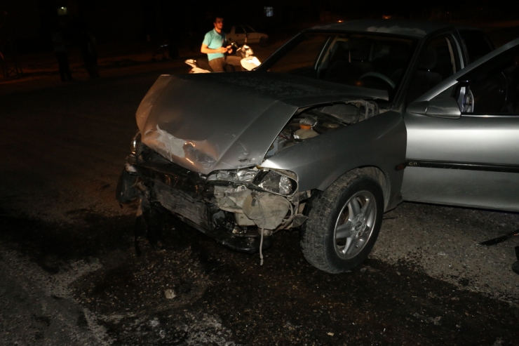 Adıyaman'da otomobil ile hafif ticari araç çarpıştı: 2 yaralı