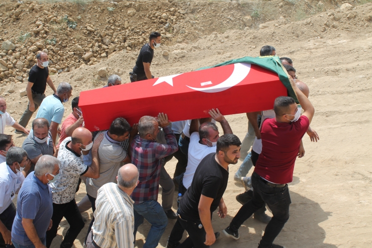 Eski Devlet Bakanı Mehmet Adnan Ekmen'in cenazesi Gercüş'te toprağa verildi