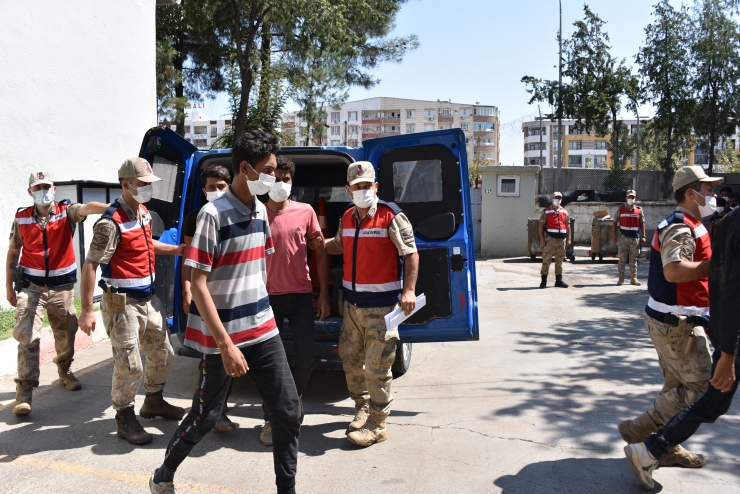 Şanlıurfa'da yurda yasa dışı yollarla giren 28 yabancı uyruklu yakalandı