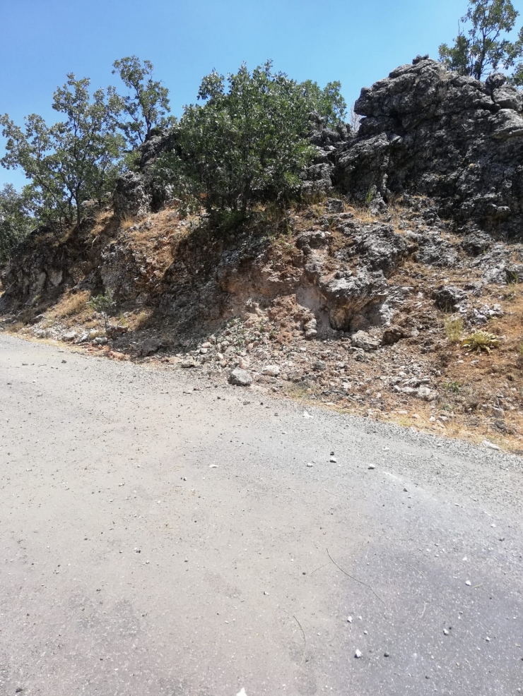 Adıyaman'da yol kenarında toprağa gömülü bulunan el yapımı patlayıcı imha edildi