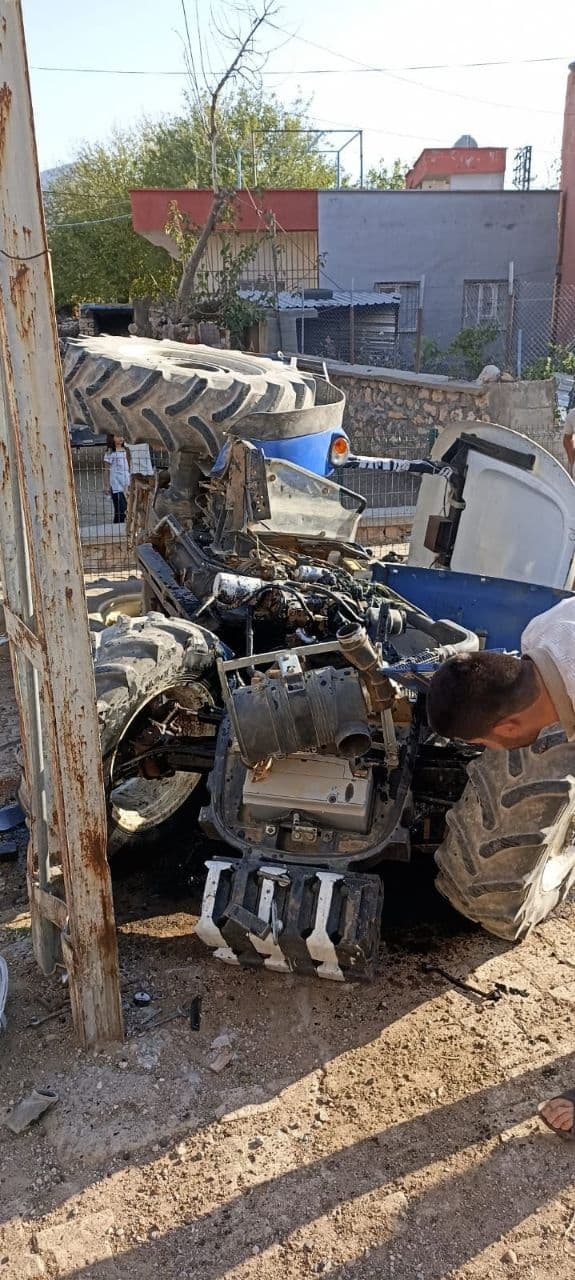 Gercüş’te traktör devrildi 2 Yaralı