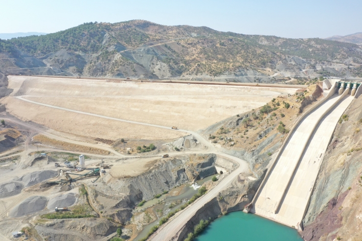 Çetintepe Barajı Adıyaman, Gaziantep ve Kahramanmaraş'taki 555 bin 130 dekar araziyi suya kavuşturacak