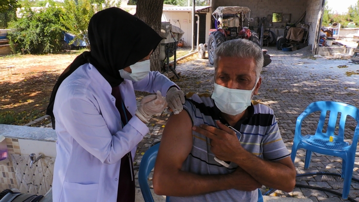 Kovid-19 aşı haritasında son sıradaki Şanlıurfa'da sahadaki ekip sayısı iki katına çıkarıldı