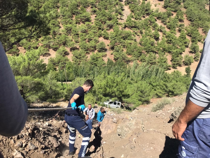 Adıyaman'da şarampole devrilen aracın sürücüsü yaralandı